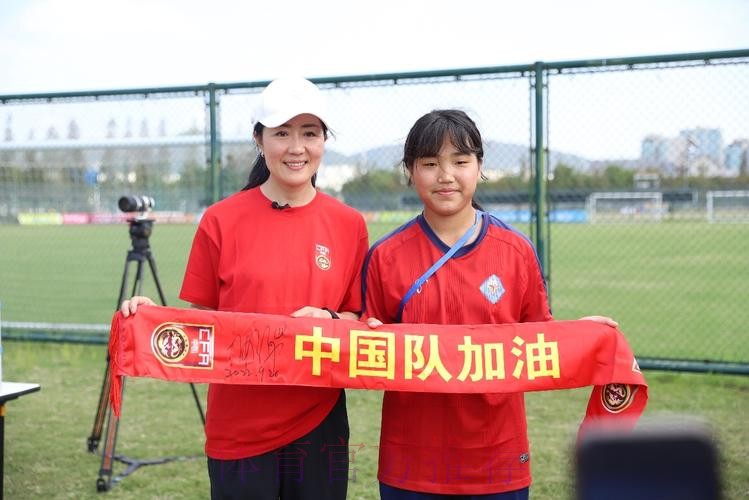 草原“玫瑰”闪耀中青赛 国脚看望建队35年呼市蒙校U15女足